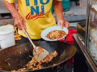 Street Food Kisah Hidup Di Balik Nikmatnya Jajanan Ala Mbah Satinem Hingga Jay Fai Halaman 1 Kompasiana Com