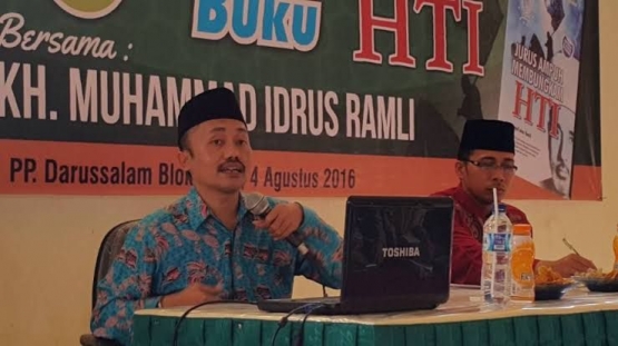 K.H. Idrus Ramli, kiai NU pendukung Prabowo adalah pengarang 2 jilid buku tentang HTI (Hizbut Tahrir Dalam Sorotan & Jurus Ampuh Membungkam HTI) | Dok. Youtube