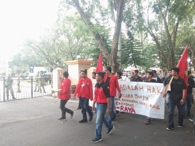 Aksi demonstrasi HPMB-Raya pada peringatan Hardiknas tahun 2019 (02/05/19) | dokpri
