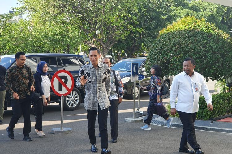 Komandan Kogasma Partai Demokrat Agus Harimurti Yudhoyono di Istana Kepresidenan, Jakarta, Kamis (2/5/2019)(KOMPAS.com/Ihsanuddin)