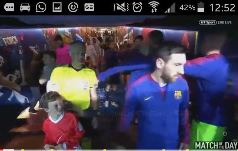 Kostum Lionel Messi dkk sebelum bertanding melawan Liverpool (Sumber : YouTube, 2 Mei 2019).