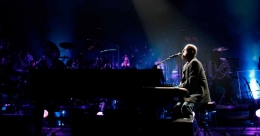 Billy Joel tampil di Madison Square Garden (Hellenic News of America)