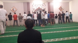 Menikmati ramadahan dengan memperbanyak menuju masjid untuk berjammah sholat(dokpri)