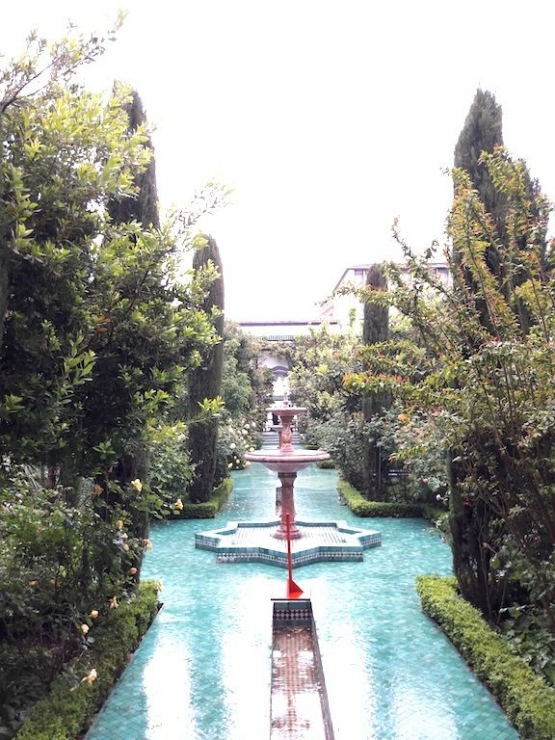Tampilan taman Masjid Raya Paris yang mengusung tema 'Arabic Garden' (foto : Derby Asmaningrum)
