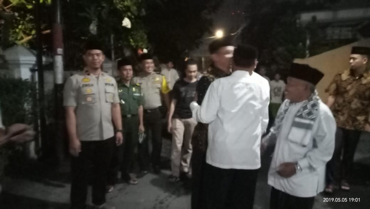 Tiga Pilar Kembangan dan pengurus Musholla menyambut kedatangan Kapolda Metro Jaya
