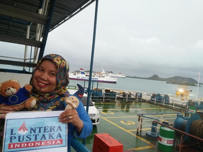 Gambar 3 : Bisa memberikan dongeng pada anak yatim dengan