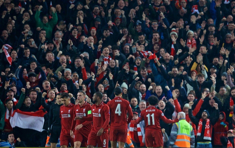Liverpool Merayakan Kemenangan dengan Fans (tellereport.com)