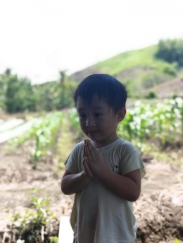 Foto ini adalah Foto anak saya (Calon Petani Muda Modern Indonesia,  pewaris kecintaan saya akan dunia pertanian).