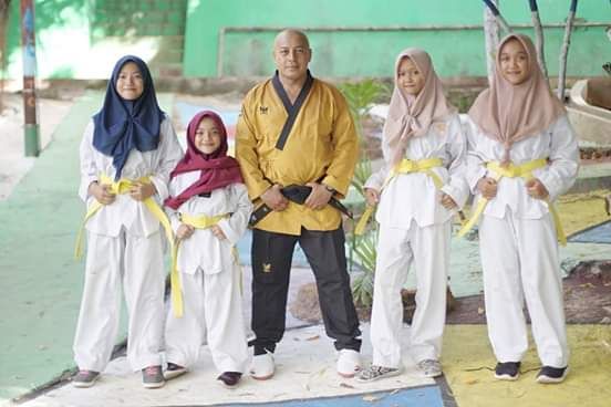 Foto Sabeum Fuad Sauqi bersama taekwondoin BTC | Dok. Facebook Fuad Sauqi