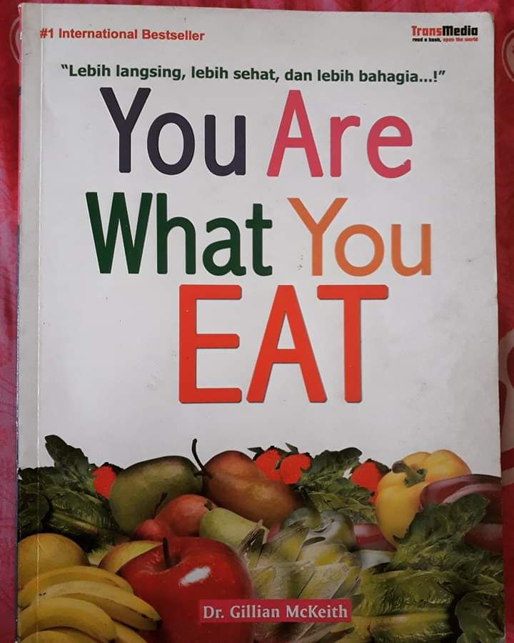 Buku panduan gaya makan sehat. Photo by Ari
