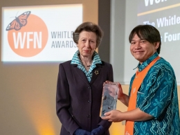 Wendi Tamariska dari Yayasan Palung saat menerima penghargaan Whitley Award 2019 dari Princess Anne, selaku Patron Whitley Fund for Nature di Gedung The Royal Geographical Society London,  (1 /5/2019) kemarin. Foto dok : Yayasan Palung