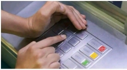 Jangan lupa menutupi tombol saat mengetik PIN ATM (Sumber: liputan6.com)