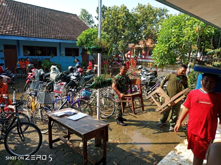 Pembersihan SDN Tempuran (Dokpri)