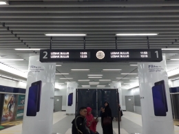 menunggu kedatangan MRT menuju Stasiun terakhir, Stasiun Lebak Bulus (Dokpri)