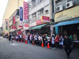 Gambar 1. Antrian Panjang Pemilih di TPSLN 17 Kota Kaohsiung - Taiwan. Sumber: Stella Halim 