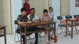 Para Seminaris bersama Rm. P. Haryanto SCJ