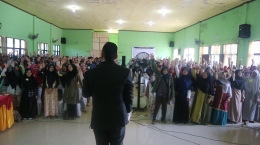 Mr. Ilham Saher bersama ratusan peserta di Kutacane | dokpri