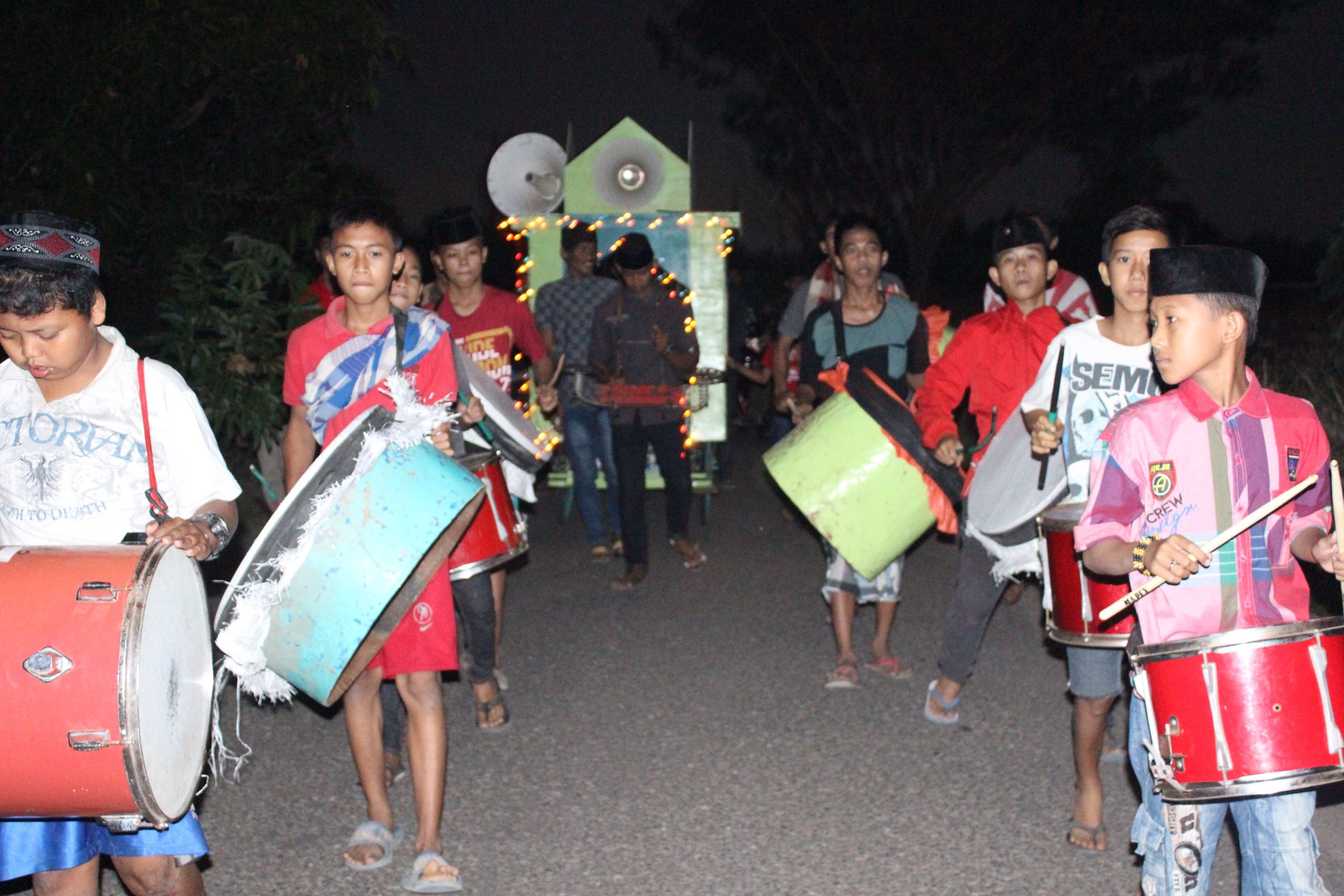 Sekarang, alat musik untuk drum band pun dipakai patrol