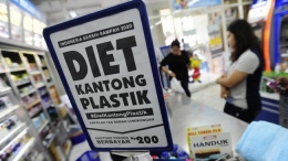 Jangan latah meminta plastik bila tidak terlalu perlu/Foto: Harian Nasional