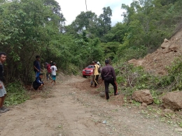 (dok. pribadi) Nampak jalan trans palu-Napu setelah dibersihkan