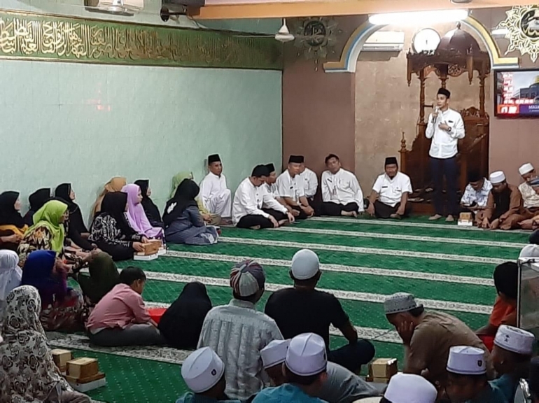 Lurah Jatipulo memberikan sambutan dan arahan saat bukber di Masjid Assamiri (dok. pribadi)
