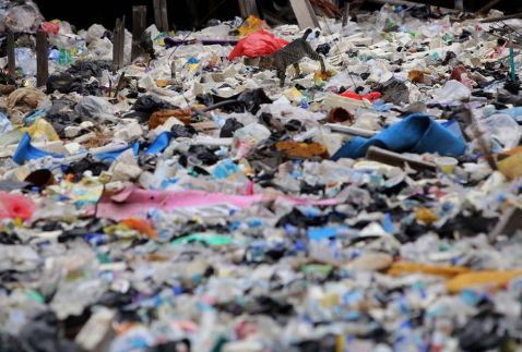 Timbunan sampah plastik.sumber : kompas.com