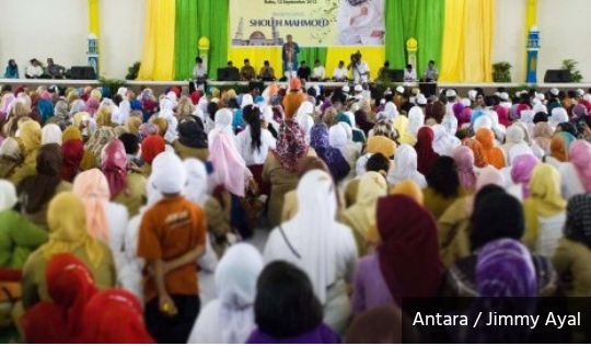 Antusias warga mrndengar ceramah agama.sumber : antara/jimmy ayal