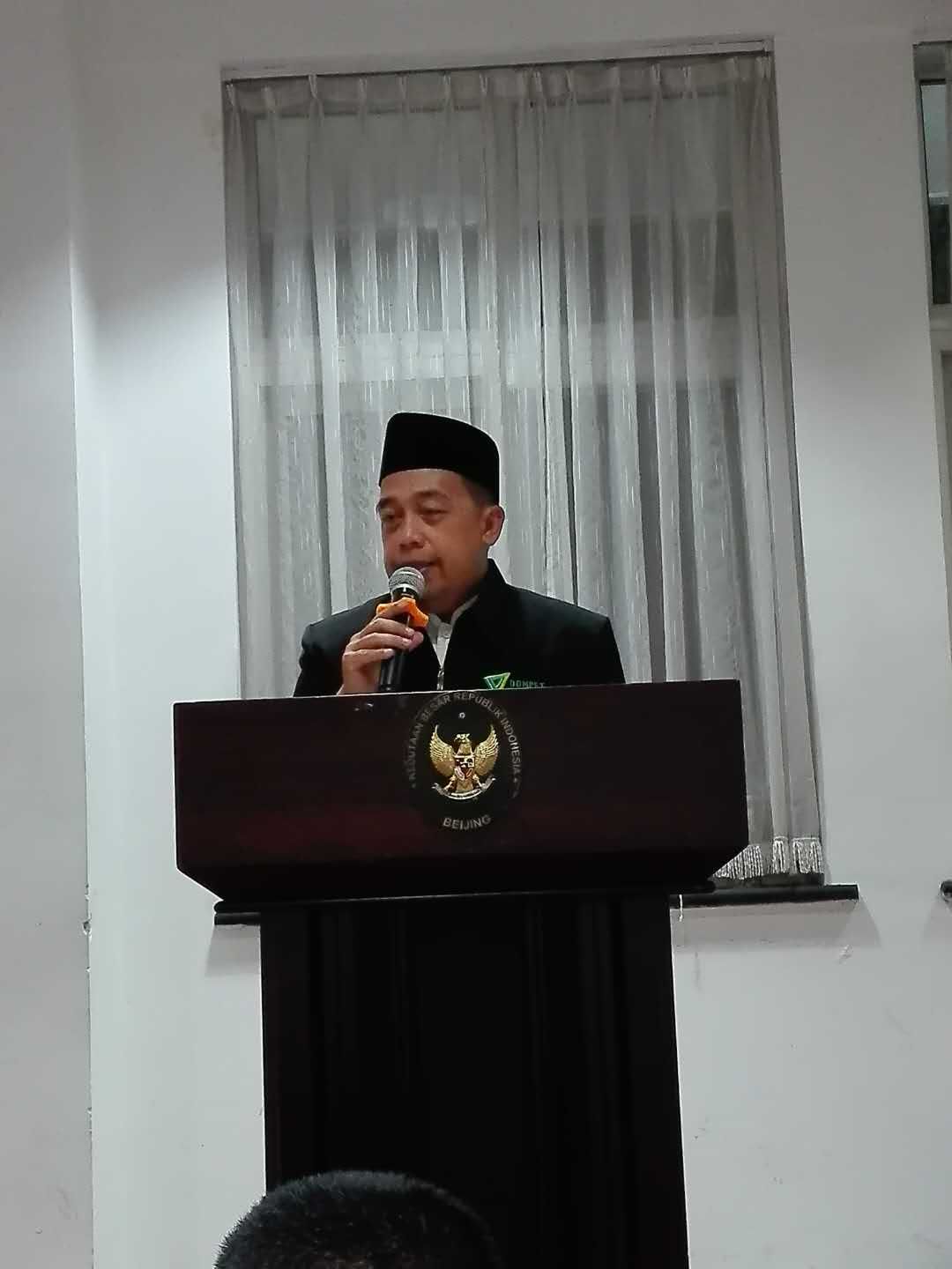 Ustadz Taufik Setyaudin Mahmud menyampaikan kultum perdana. (Faqih/UNY/BUAA)