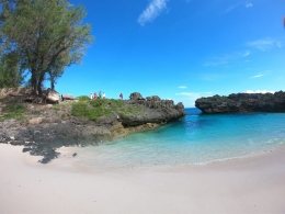 Pantai Mandorak, tebing batunya mirip dengan Broken Beach Nusa Penida (dok pribadi)