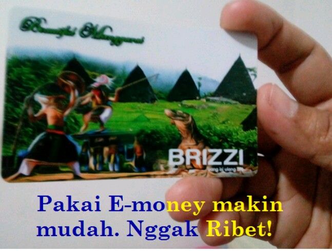 Brizzi, salah satu e-money yang dikeluarkan oleh bank plat merah, Bank Rakyat Indonesia (BRI) (Sumber: dokumen pribadi)