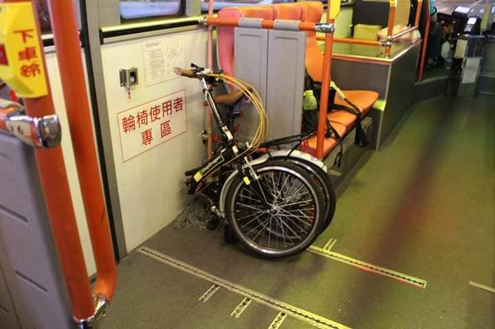 Gambar 2. Folding bike di atas bus