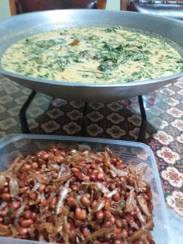Gambar 1 : Lauk Sayur daun ubi tumbuk dan sambal kacang dan ikan teri makanan khas Mandailing