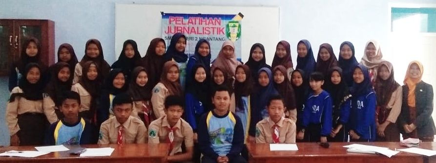 Foto bersama peserta workshop dan pemandu acara