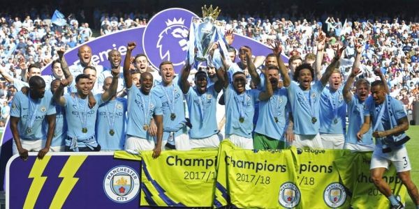 Momen Manchester City juara Premier League 2017-18 (foto: skysports.com)