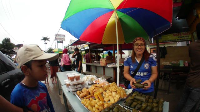 Lonton dan aneka gorengan untuk berbuka / dok.pribadi