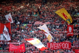 (Dukungan penuh pendukung Liverpool dilaga pekan ke-38/ sumber foto dilansir dari Dailymail.co.uk)