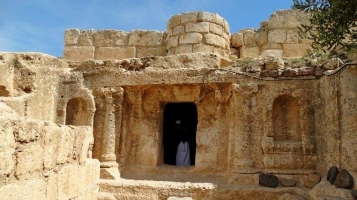 Gua yang diyakini dihuni pada kisah Ashabul Kahfi, di Amman, Yordania. (Achmad/05/04/2019)