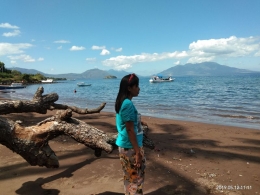 Dokpri : Pesona pantai Oka berlatar belakang pulau Waibalun dan Adonara