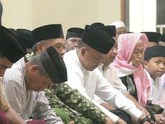 Bupati Bantaeng (ke-4 dari kiri) mengikuti Safari Ramadhan di Kelurahan Banyorang, Kecamatan Tompobulu (12/05/19).