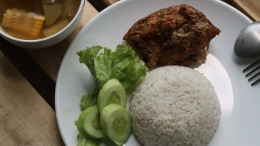 Ayam Panggang Klaten + Sayur Asam (dokumen pribadi)