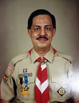 Foto resmi sebagai pengurus Kwartir Nasional Gerakan Pramuka pada 1995. (Foto: Dok. Kwarnas)