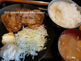 Dokumentasi pribadi | Steak lidah babi dengan salad dan kentang tumbuk mayonnaise dengan nasi Jepang dan soup Miso 