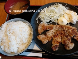 Dokumentasi pribadi | Steak Jepang daging babi, dengan salad dan kentang tumbuk mayonnaise, ditambah nasi Jepang dan soup Miso standard
