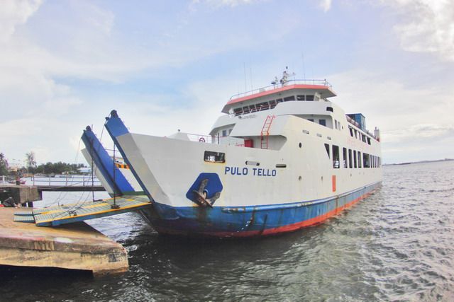 Kapal ferry yang melayani penyebrangan ke Enggano (dok.pri).