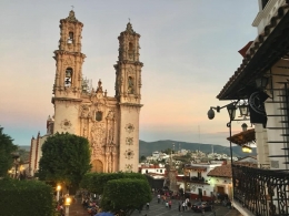 Gereja Santa Prisca di alun-alun kota Taxco. Foto: Evi Siregar