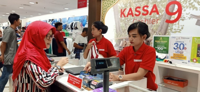 Belanja kebutuhan pakaian pakai debit BCA (dok.pri)