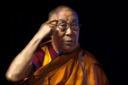 https://www.google.com/search?q=dalai+lama&safe=strict&source=lnms&tbm=isch&sa=X&ved=0ahUKEwj2itXD1ZziAhVp73MBHa-pARkQ_AUIDigB&biw=1366&bih=625#imgrc=DF7-I1W8zNVqFM: