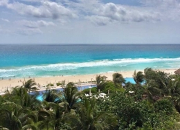Salah satu pemandangan pantai dan laut di Zona Hotelera, Cancun. Foto: Evi Siregar