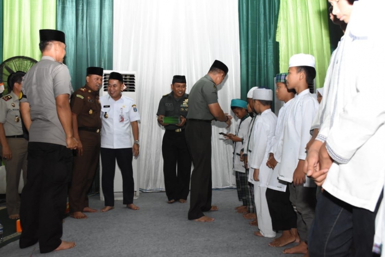 Dandim 0501/JP BS juga memberikan santunan bagi 65 anak yatim
