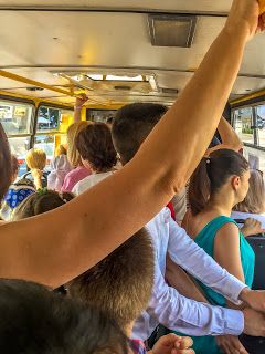 Saya Berdiri Paling Belakang Bayar Cukup Estafet Ke Penumpang Didepan